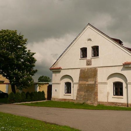 Отель Statek Chmelovice Экстерьер фото